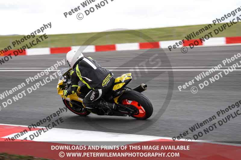 cadwell no limits trackday;cadwell park;cadwell park photographs;cadwell trackday photographs;enduro digital images;event digital images;eventdigitalimages;navarra;no limits trackdays;peter wileman photography;racing digital images;trackday digital images;trackday photos